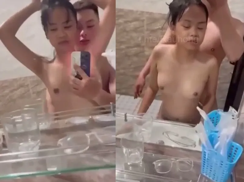 Nhỏ nhắn em cùng anh bồ địt trước gương quay kỉ niệm